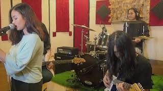 Download lagu Hindia - Rumah Kerumah ( Cover Live Record ) mp3