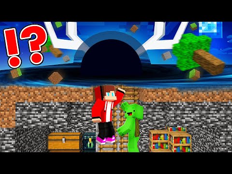 DESTRUCTIVE BLACK HOLE VS BEDROCK Bunker With JJ And MIKEY In Minecraft - Maizen
