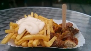 Pommes Currywurst im Schnelldurchlauf  )  Pommes M