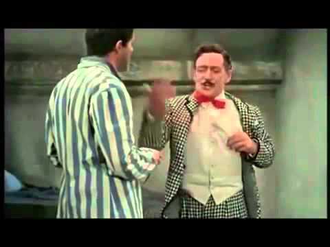 Totò -Turco napoletano- salut'm a soreta