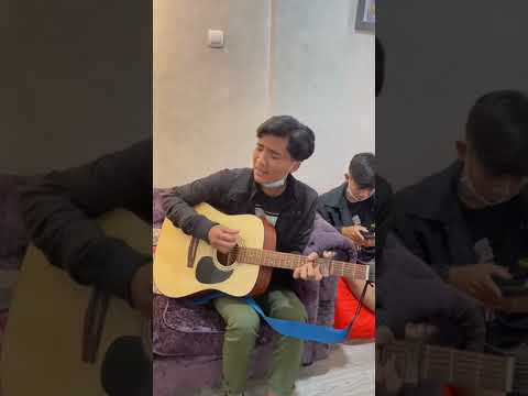 DUHHH DINYANYIIN SYAHRIYADI AUTO BAPERR!! SUARANYA LEMBUT BANGETTT!!