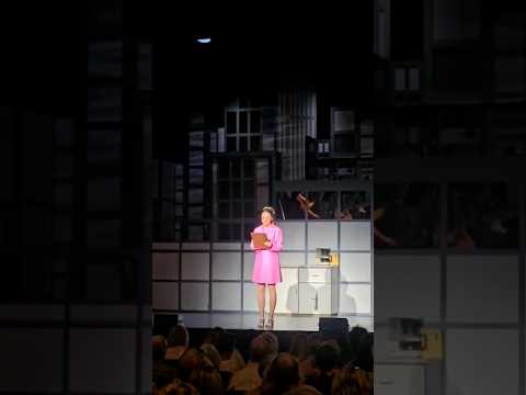 '9 to 5 The Musical' audience learns of Dolly Parton's death
