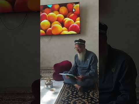 Таджикский поэт Зафар Холикзода читает свои стихи про Таджикистан.