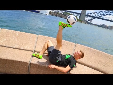 Insane Football Freestyle Skills - Australia - World Champion 2016 - Andrew Henderson