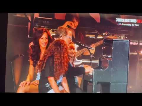 When You Look Me In The Eyes Jonas Brothers Family