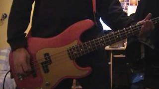 Millencolin - Fingers Crossed  *bass cover*