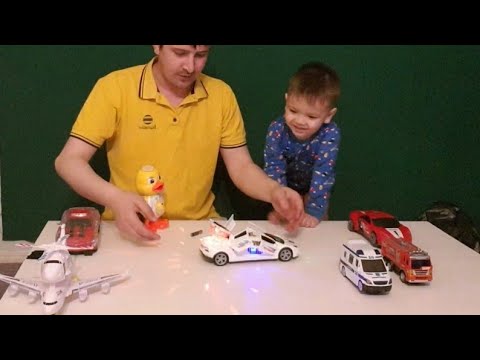 Все дети любят играть в машинки, наблюдать за большими ... Потому что в это время тяга к разного род