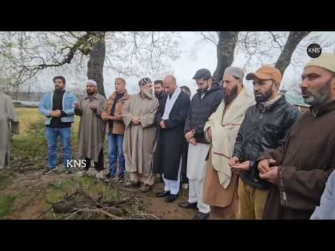 Tributes were paid to eminent journalist, intellectual, writer and founder of Rising Kashmir, Dr. Syed Shujaat Bukhari.  Among those who attended the tribute at his ancestral home, where he was laid to rest, were MLA Wagoora Irfan Hafeez, Rising Kashmir Editor Hafiz Ayaz Gani, senior politician Suhail Bukhari, his son Tamheed Bukhari and others.