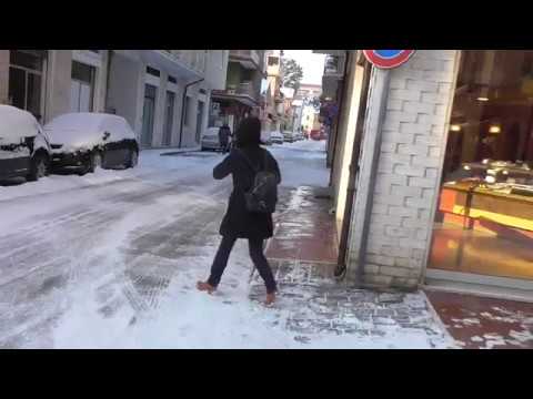 2018.02.27 -  neve a Porto San Giorgio -  a comprare il pane