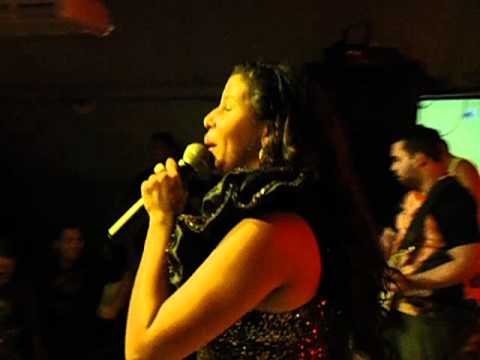 DAYANNE E BANDA ABSOLUTA - RELAXA AO VIVO