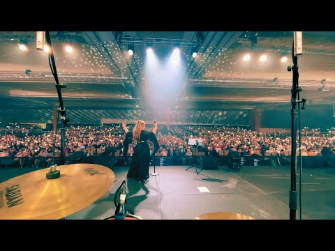 Someone Like You - Live in Singapore to 8,000 people!