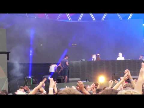 Electronic Family 2014 - Andrew Rayel had problem with visualizations