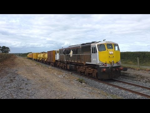 075 on the Sperry train @ Clifden bridge & Kilbline xing, Co. Kilkenny (31-8-2016)