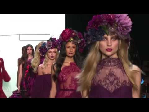 Model falls down during Michael Costello Spring/Summer 2017 fashion show