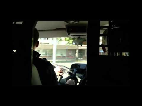 Poliisit Pori - Mies puhaltaa yli 4 promillen lukemat.