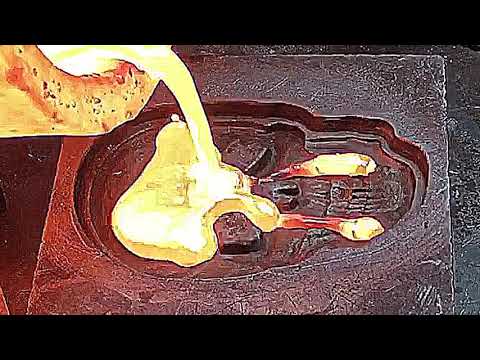 Slow motion Copper Skull pour