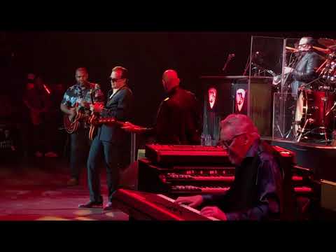 Joe Bonamassa invites Kirk Fletcher on stage at the Royal Albert Hall