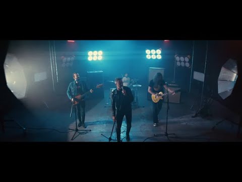 Tarque - Escapa del amor (Videoclip Oficial)