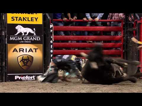 WRECK: Mike Lee hangs up on Buffalo Jump(PBR)