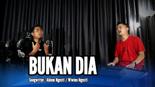 Download lagu BUKAN DIA - DANGDUT COVER ( LIVE MUSIC) mp3 Download lagu BUKAN DIA - DANGDUT COVER ( LIVE MUSIC) mp3