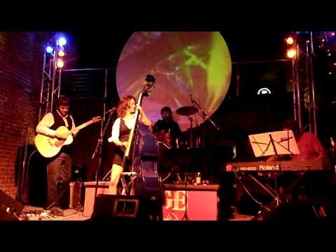 The Earthlings perform Darren's Jam