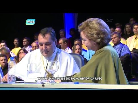 Tumulto na posse do novo reitor da UFSC