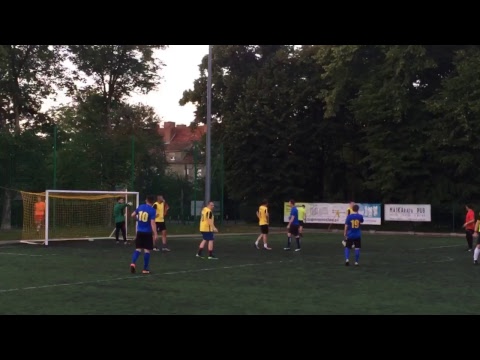 19.06 Castorama Korona (niebieskie) - Złodziejówka (żółte)