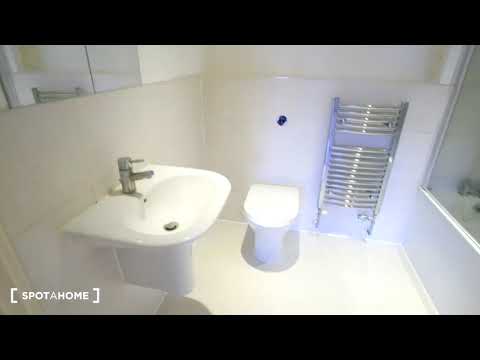 Stylish 1-bedroom flat with balcony to rent in Tower Hamlets - Spotahome (ref 215646)