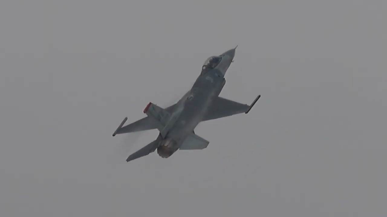 ベイパー出まくり!!F-16戦闘機によるデモフライト(午後) 三沢基地航空祭2022
