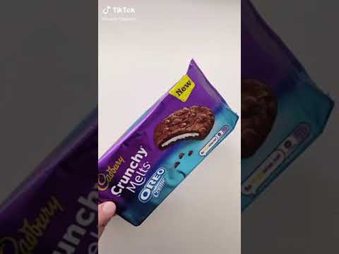 Trying Chocolate Cadbury Oreo Creme Crunchy Melts !!!!!!!😋🤤