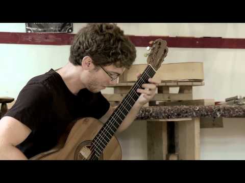Thomas Viloteau plays on an antique Gelas 1926 at Bruunari Guitars