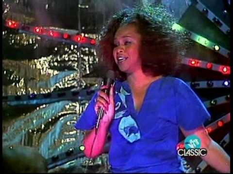 Thumbnail for Deniece Williams -  Let's Hear It For The Boy (Live Beat Club 1984) by Deniece Williams