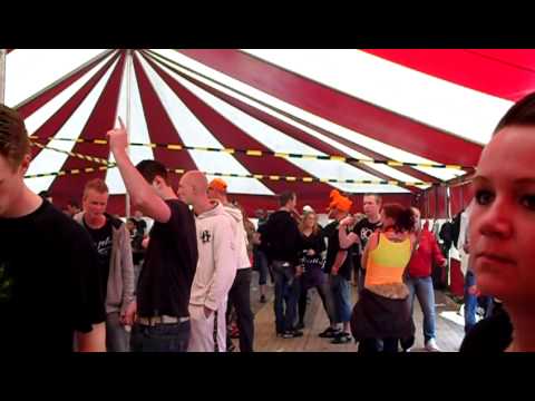 30-04-10 / Dance Event - Demolition Edition [CIMG1054.AVI]