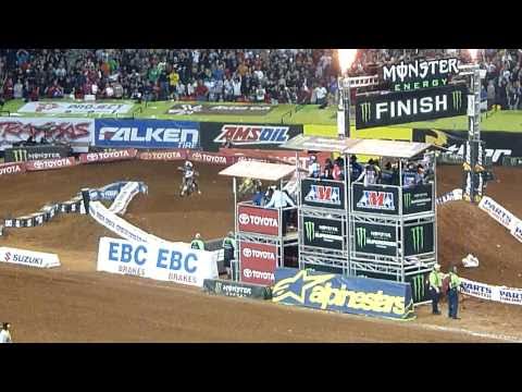 James "Bubba" Stewart Vs. Chad Reed Crash 2011 @ Georgia Dome 4 LAPS UNINTERRUPTED!
