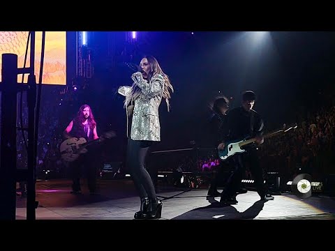 Belinda ft. Nikki Clan - Lo siento + Vivir + Boba niña nice  |  2000s Pop Tour ( Arena Monterrey )