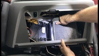 Superduty / Powerstroke 6.0:​ Replacing Heater Core and Hoses; Inspection of the Heater Core Reload
