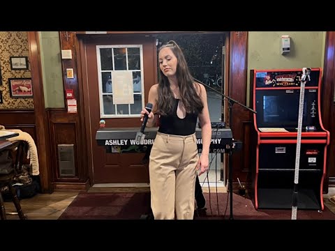 Ashley Woodruff - You Know I’m No Good (Amy Winehouse Cover/Live at The Three Crowns Pub)