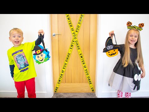 Knock knock Trick or Treat! Halloween with Alex and Gaby & Kids toys