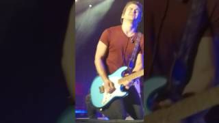 Hunter Hayes Jam session during &quot;Nothing Like Starting over&quot;