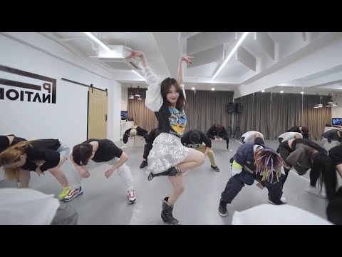 download lagu mp3 mp4 Hyuna Mirror, download lagu Hyuna Mirror gratis, unduh video klip Hyuna Mirror