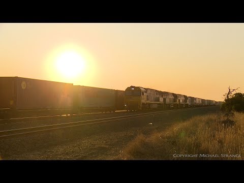 1PM5 Pacific National Freight Train Cross - PoathTV Australian Railways