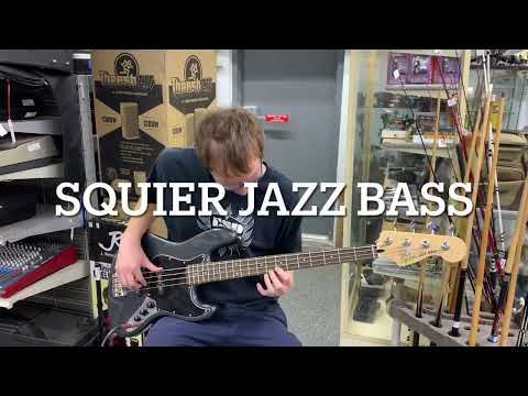 Squier Precision Bass vs Squier Jazz Bass