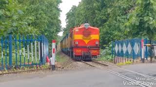 preview picture of video 'Narrow Gauge Train•Indian Railways•Mechanical Semaphore Signals•ZDM-Toy Train'