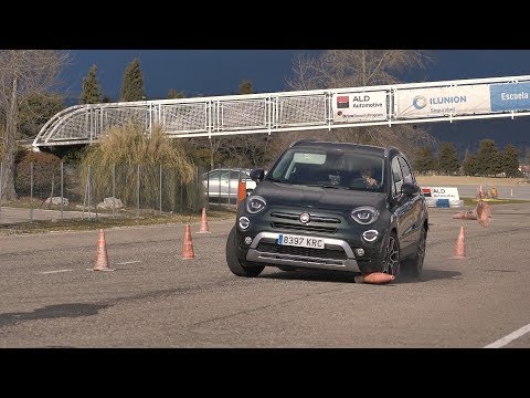 FIAT 500X 2019 – Maniobra de esquiva (moose test) y eslalon | km77.com
