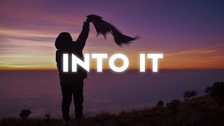 Gia Woods - INTO IT (Lyrics)