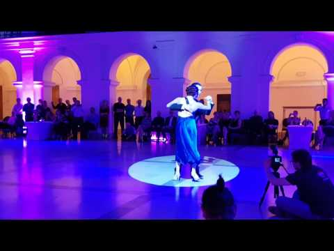  Facundo Piñero  and  Vanesa Villalba  are  dancing  to  the  milonga  "  No Hay Tierra Como La Mia  "  by  Francisco Canaro  at  Recuerdo Tango Festival Warsaw  in  2016