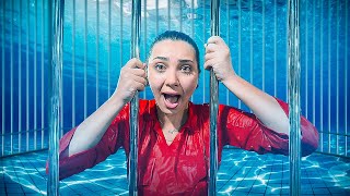 محبوسة بسجن تحديات تحت الماء ????