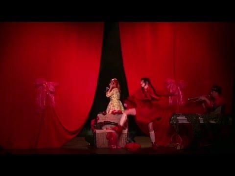 Une comédie musicale familiale drôle et décalée...
Voici l’histoire du Chaperon Rouge comme vous...