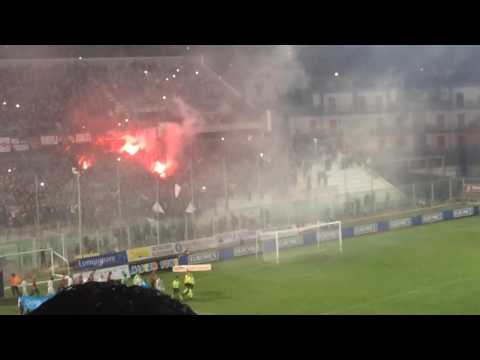 Ingresso in campo Taranto - Lecce 0 1