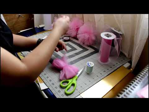 Como hacer pompones  de tul  para centros de mesa